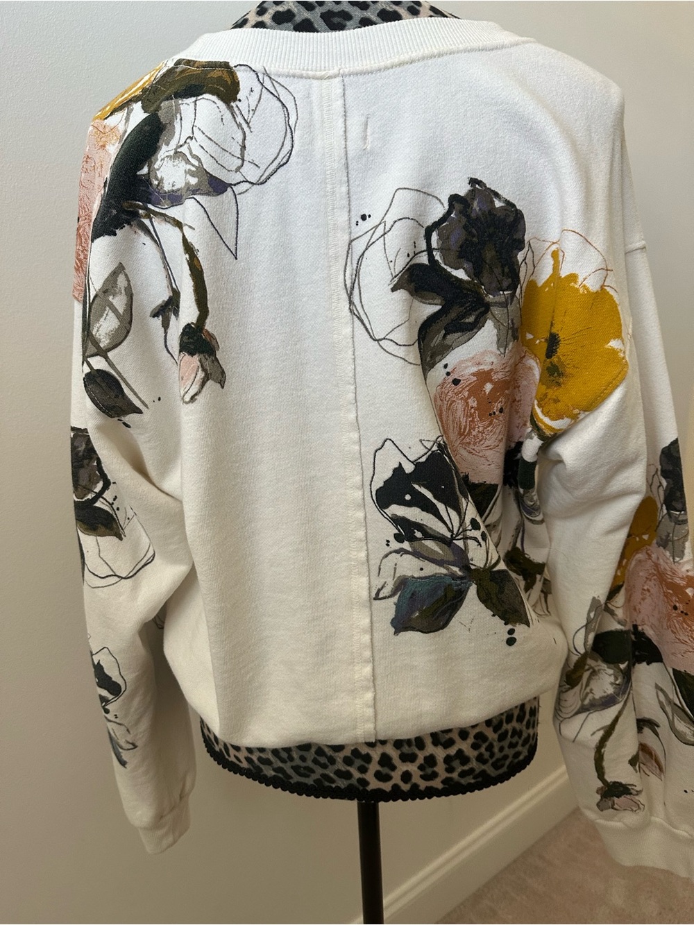 Anthropologie Pilcro Niki Bubble Sweatshirt Art by Leigh Viner Size M Floral Top - Picture 3 of 6
